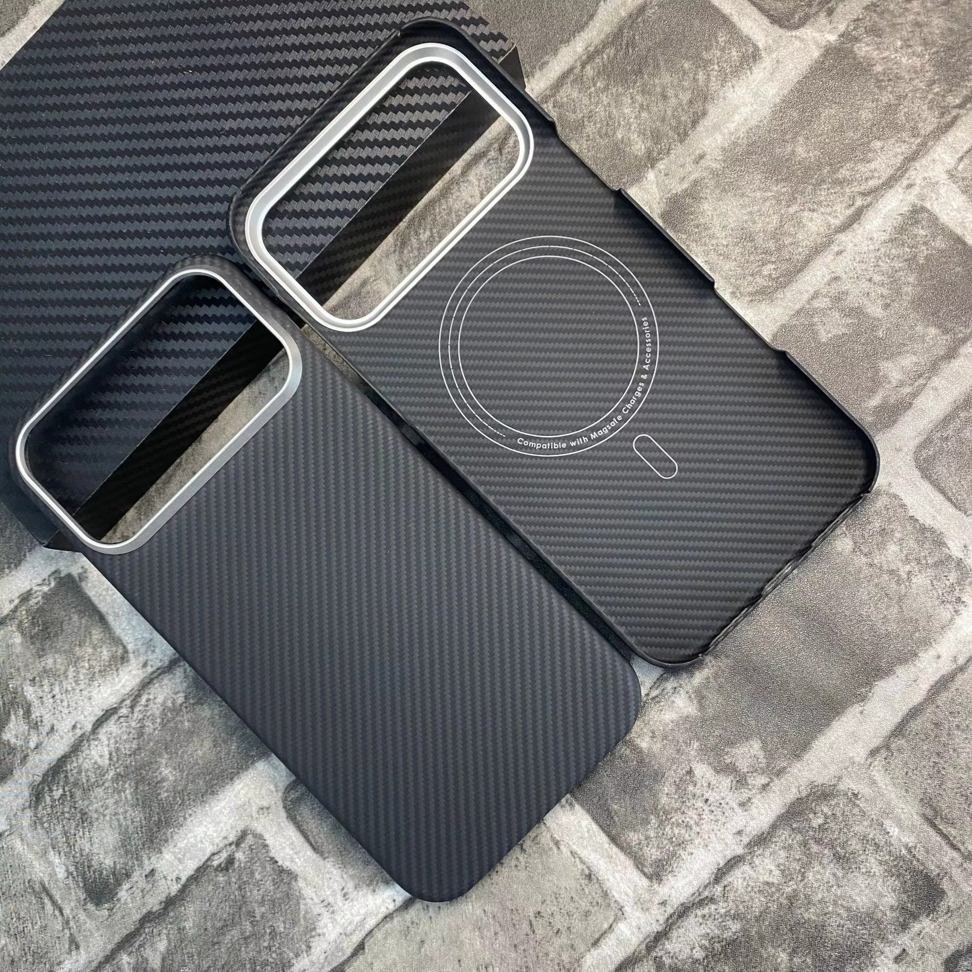 Premium Aramid Carbon Fiber iPhone Case – MagSafe Compatible Magnetic Cover with Ultra Thin Lightweight Design and Shockproof Protection