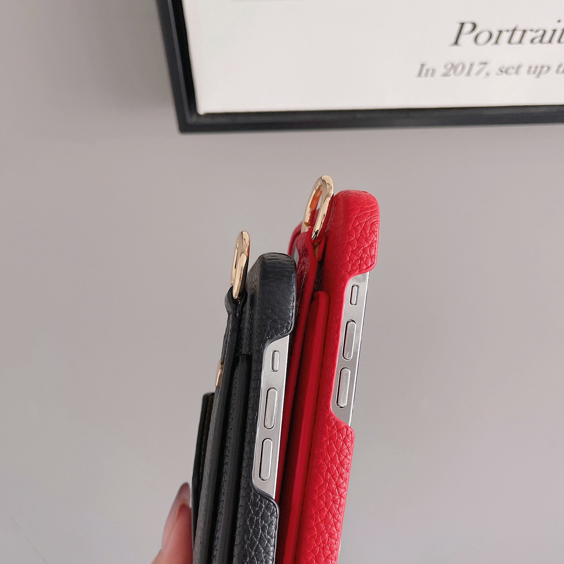 Luxuriöse Crossbody-Hülle aus Leder für das iPhone – Handschlaufe, Ringhalter, Kartenfach, stoßfester Schutz, stilvolles Design für das iPhone