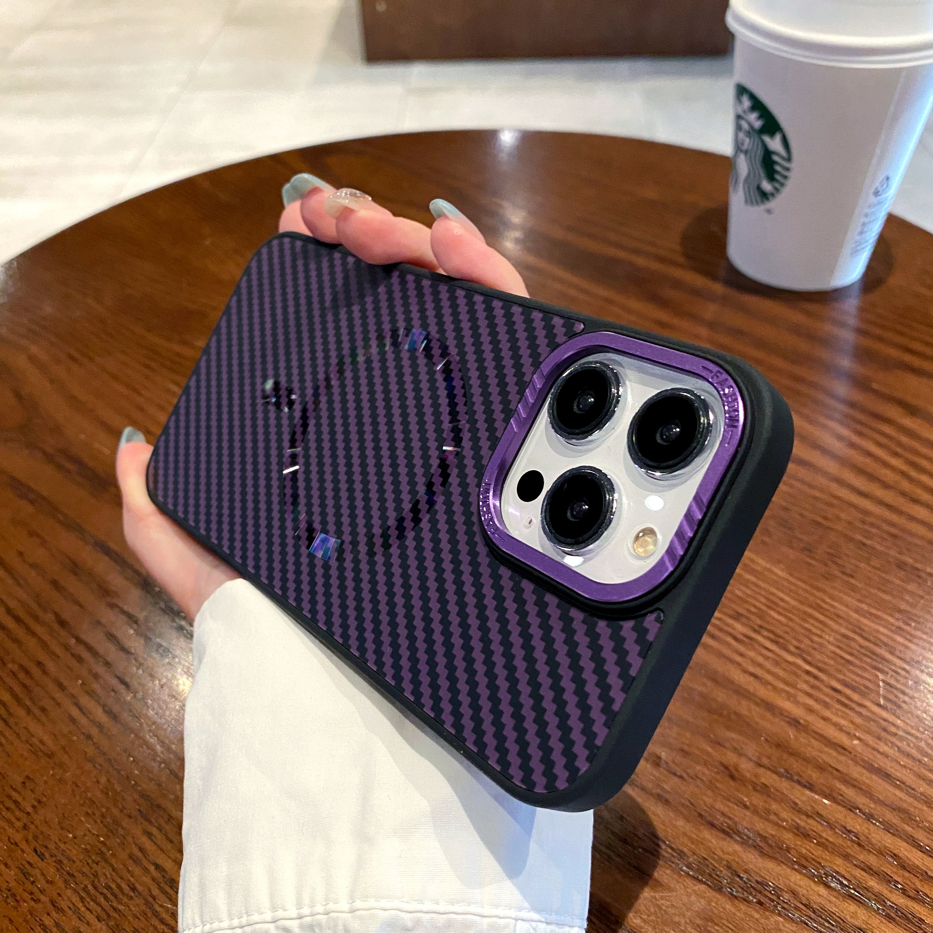 Luxury Magnetic Carbon Fiber iPhone Case – Shockproof MagSafe Wireless Charging Cover with Sleek Texture for iPhone Models